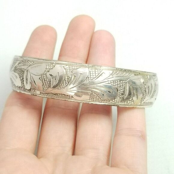 Vintage Silver Tone Bangle Bracelet, Etched Leaf Design Stacking Estate Unsigned - Picture 6 of 6